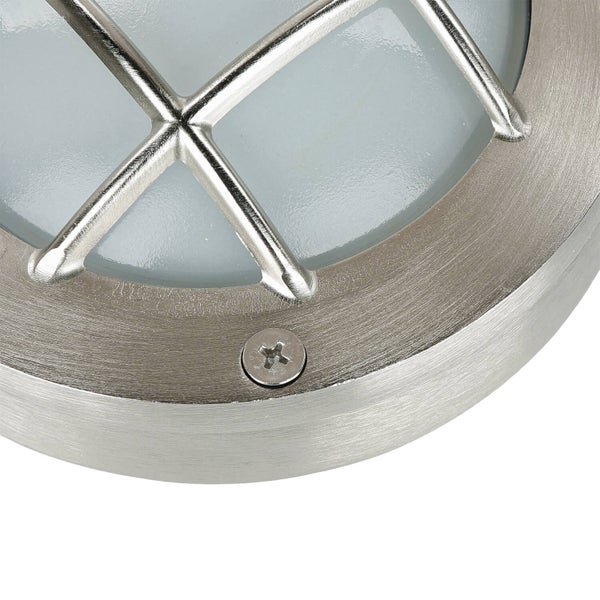 Detailansicht einer runden Außenleuchte mit Gitterabdeckung