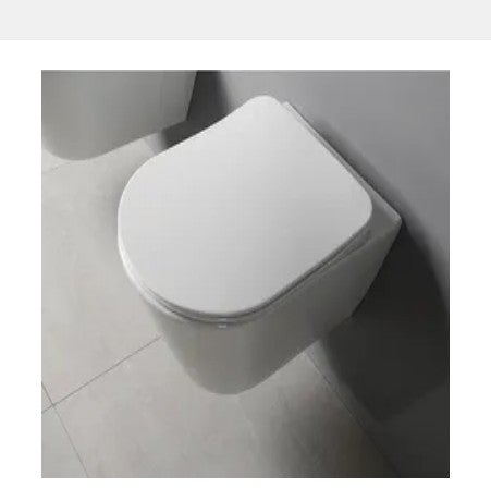 Wand-Hänge-WC mit geschlossenem Deckel in einem modernen Badezimmer.