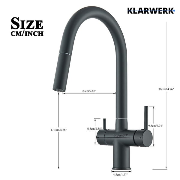Klarwerk Küchenarmatur in Mattschwarz mit Maßangaben: Gesamthöhe 38 Zentimeter und Ausladung 20 Zentimeter. Klarwerk Logo.