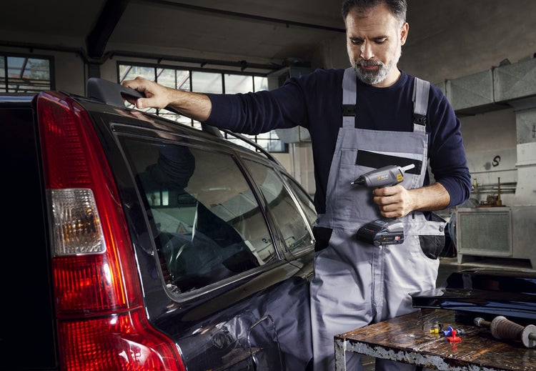 Heißklebepistole mit zwei Temperaturstufen, wechselbarer Düse und ergonomischem Softgriff