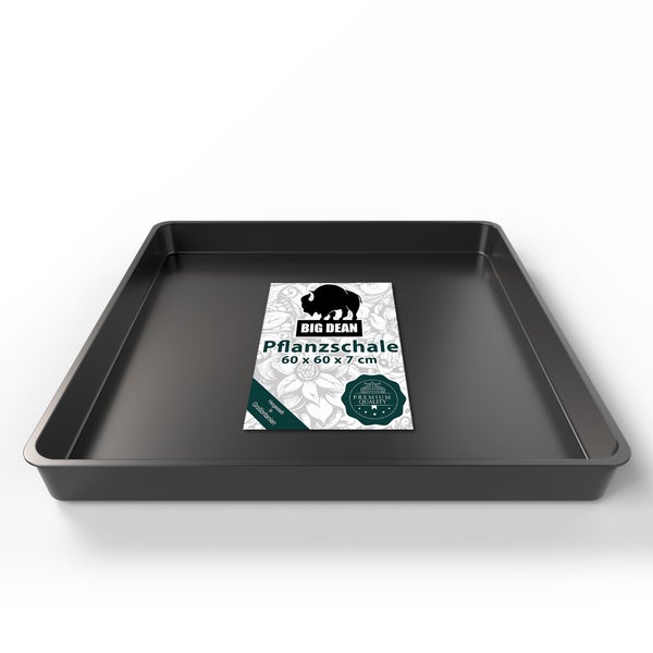 Schwarze Pflanzschale von Big Dean, 60 x 60 x 7 Zentimeter, mit Etikett.