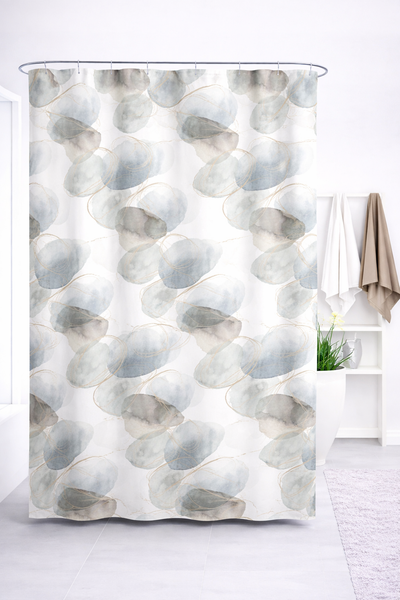 Duschvorhang mit Steinmuster im Badezimmer