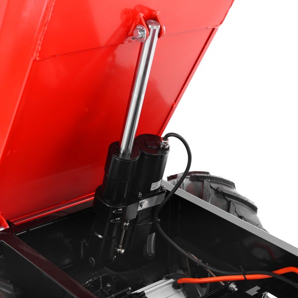 Nahaufnahme des elektrischen Hubzylinders eines roten Minidumpers zur Unterstützung des Kippvorgangs.