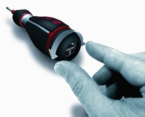 Nahaufnahme eines Drehmomentschlüssels mit digitaler Anzeige von 200 Nm