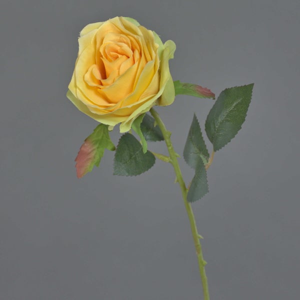 Künstliche Rose mit gelber Blüte, grünem Stiel und Blättern aus Textil und Kunststoff.