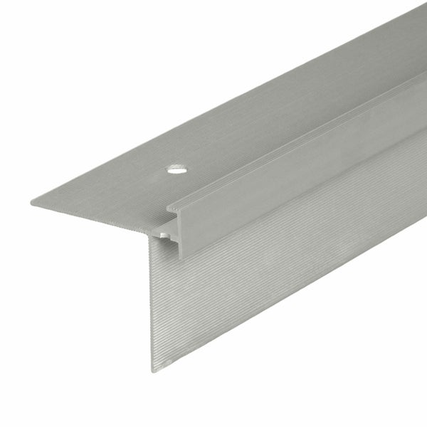 Aluminium Abschlussprofil mit Befestigungsloch für Kantenschutz.