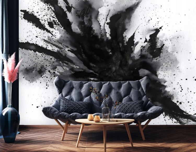 Wohnzimmer mit Sofa, Tisch und dekorativer Wandgestaltung im modernen Stil