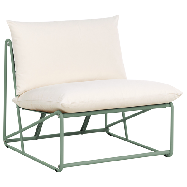Sessel mit Metallrahmen und Kissen
