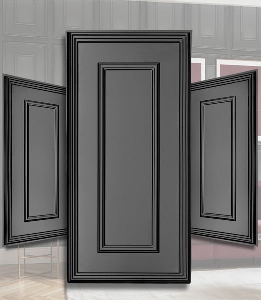 Drei graue Schranktüren mit Rahmen