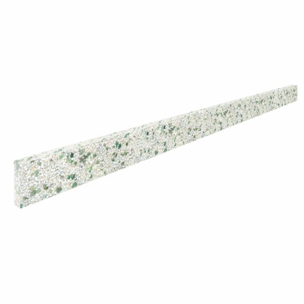 Schmale Bordüre aus Kieselsteinmosaik für Wand oder Boden aus Naturstein.
