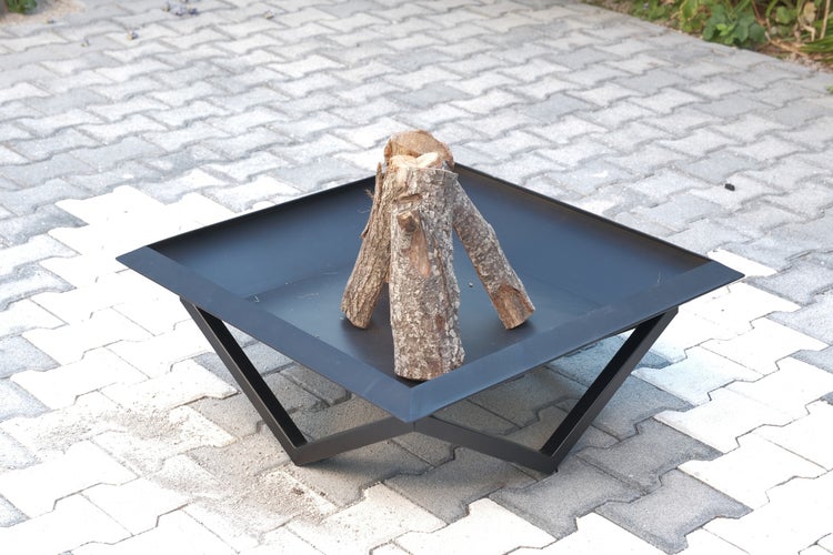 The Favilla Firesheet Feuerschale Schwarz – Feuerstelle aus Stahl für Garten & Terrasse – 77 x 77 x 32 cm – Pulverbeschichtet & Wetterfest – Modernes Design – Keine Montage nötig