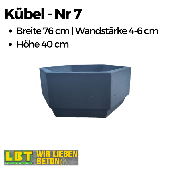Sechseckiger Beton-Pflanzkübel, Breite 76 Zentimeter, Höhe 40 Zentimeter, Wandstärke 4 bis 6 Zentimeter, Landauer Betonteile Logo.