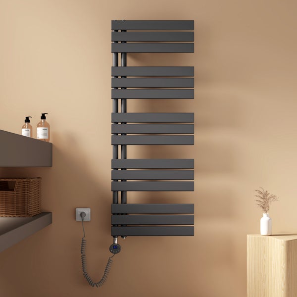 EMKE Elektrischer Badheizkörper 132x50 cm, 800 W vertikaler Flachheizkörper mit Thermostat & Timer, Handtuchwärmer,  Handtuchtrockner, Anthrazit, seitlich offen, für Badezimmer