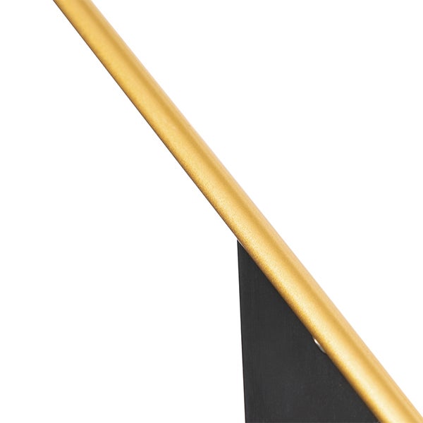 Detailansicht einer goldenen Stange an einer Halterung