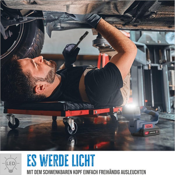 Eine Person arbeitet unter einem Auto in einer Werkstatt, beleuchtet von einer Güde 18 Volt Akku-Arbeitsleuchte mit schwenkbarem Kopf.