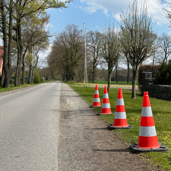 Schwarze Türgarnitur mit zwei Rosetten