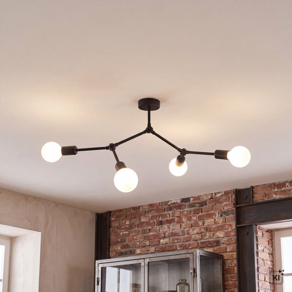 Moderne Deckenleuchte im Industrial Design mit vier Armen und runden Leuchtmitteln für eine gleichmäßige Raumausleuchtung