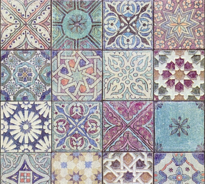 Tapetenrolle mit Streifenmuster