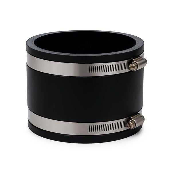 Flexible Schlauchkupplung aus schwarzem Gummi mit zwei Schlauchschellen aus Edelstahl zur Rohrverbindung.