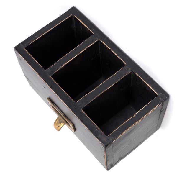 Holzkasten mit drei Fächern und Messinggriff