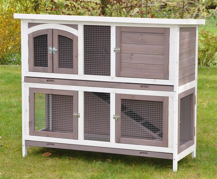 Zweistöckiger Hasenstall aus Holz mit Türen und Gitter