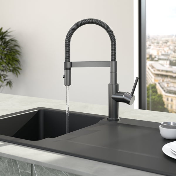 Villeroy & Boch Steel Expert Compact Küchenarmatur, Hochdruck, Wasserhahn Küche mit Umschaltfunktion und schwenkbarem Auslauf, Spültischarmatur wassersparend, Auslauf Höhe 143mm, Anthracite