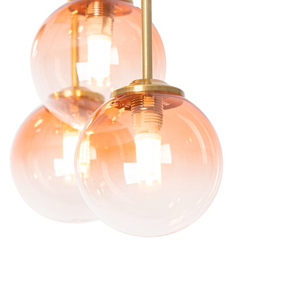 Mehrflammige Hängeleuchte mit kugelförmigen Lampenschirmen aus Glas