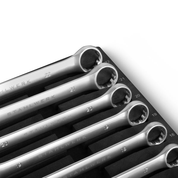 Satz Stahlwerk Ringratschenschlüssel in schwarzer Schaumstoffeinlage