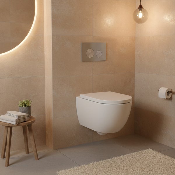 Wandhängendes WC in einem Badezimmer mit Fliesen