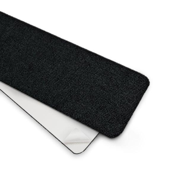 Treppenstufe aus Teppich mit Klebestreifen