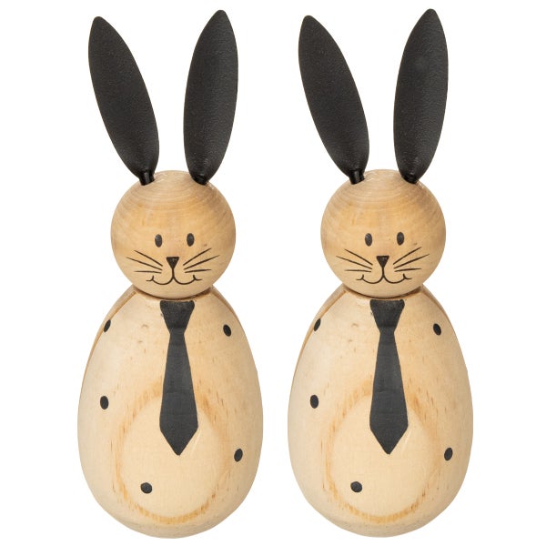 Zwei hölzerne Osterhasenfiguren mit aufgemalten Details