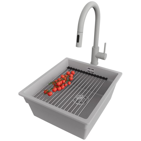 Spüle mit Abtropfgitter und Armatur mit Cherrytomaten