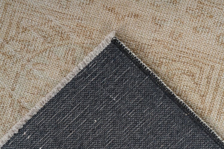 Nahaufnahme eines gewebten Teppichs mit strukturierter Oberfläche und strukturierter Rückseite.