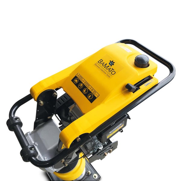 Bodenverdichter mit Bedienelementen und Bamato Logo
