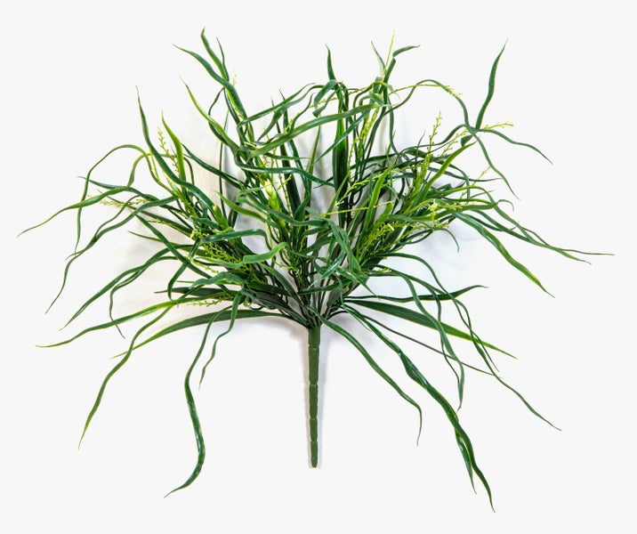 Künstlicher Grasbusch mit langen schmalen Blättern und kleinen Blütenansätzen für die Dekoration.