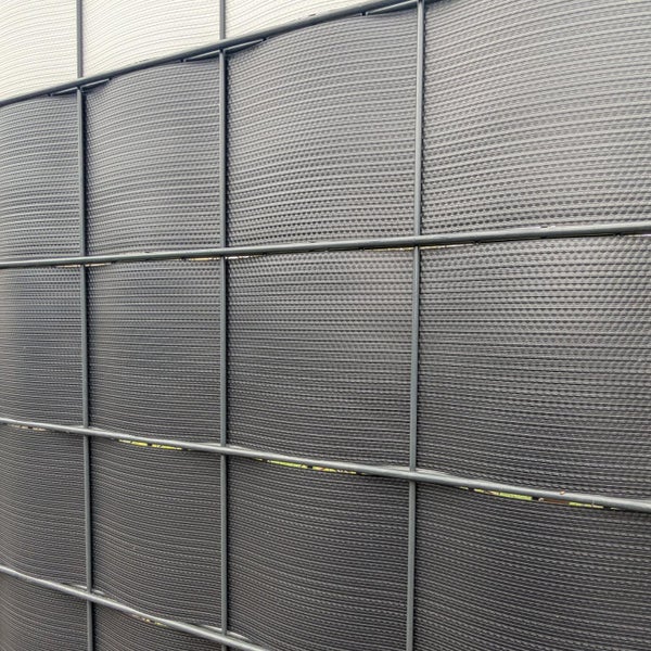 Sichtschutzzaun mit blickdichter Abdeckung