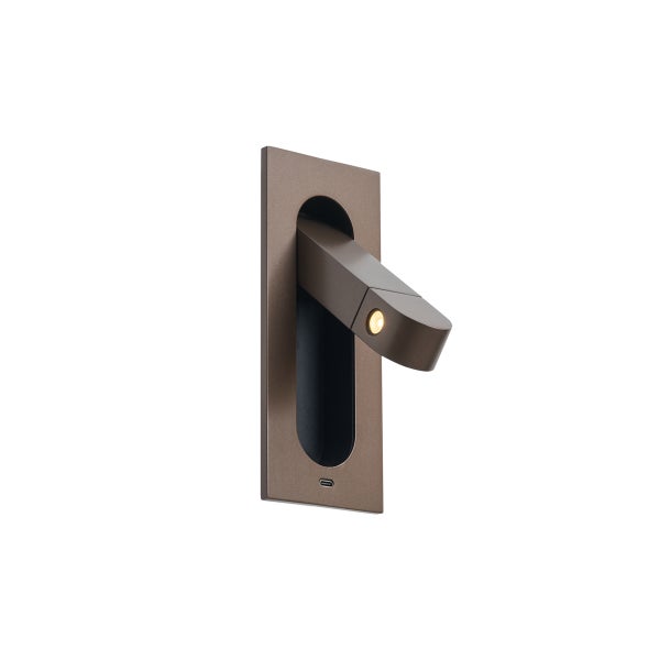 Wandmontierte LED-Leseleuchte mit schwenkbarem Arm und USB-C-Anschluss in Braun.