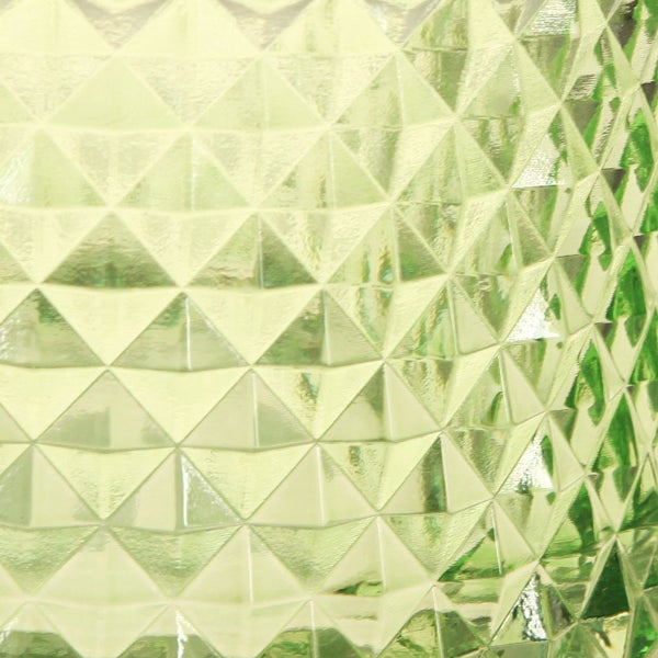 Nahaufnahme einer Glasoberfläche mit dreieckigem Muster