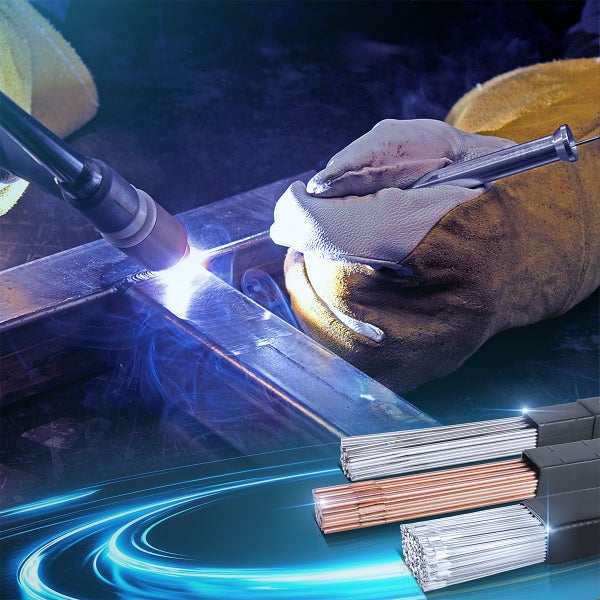 Schweißer bei der Arbeit mit Schweißdraht