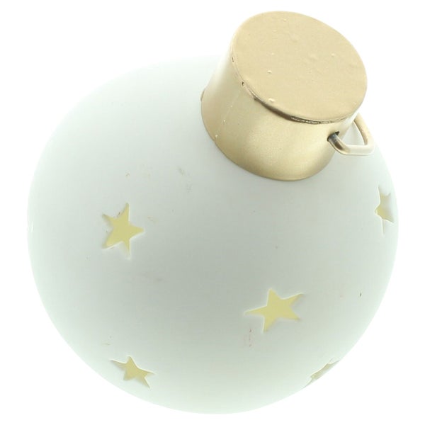 Weihnachtskugel mit Sternenmotiv und Aufhängung als festliche Weihnachtsbaumdekoration
