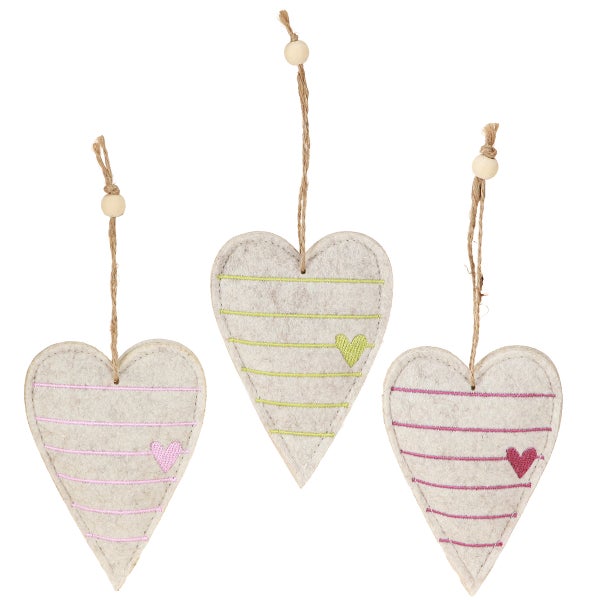 Dekorative Filzherzen mit Streifenmuster und Herzapplikation zum Aufhängen