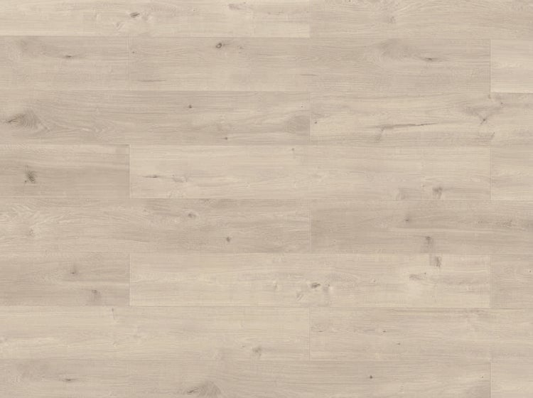 Laminatboden in Eichenoptik mit natürlicher Holzmaserung als Bodenbelag für Wohnbereiche.