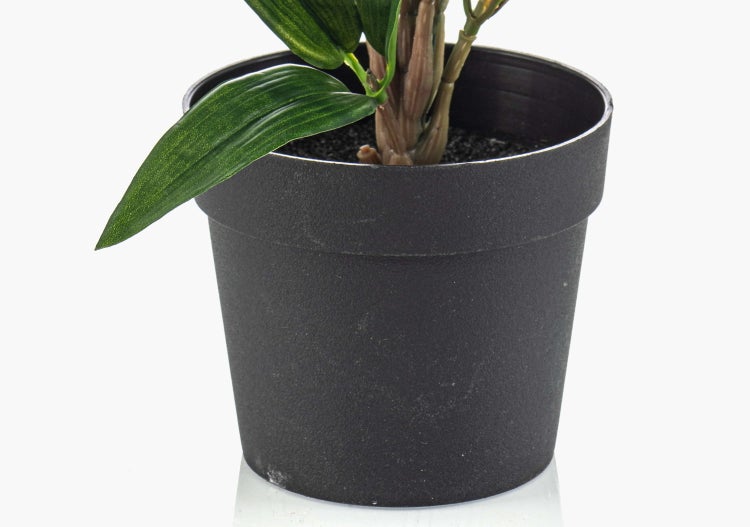 Künstlicher Zitronenzweig mit grünen Blättern und gelben Zitronen