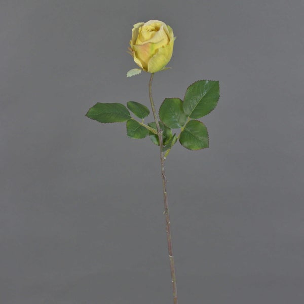 Künstliche Rose mit geschlossener Blüte und grünen Blättern am Stiel.