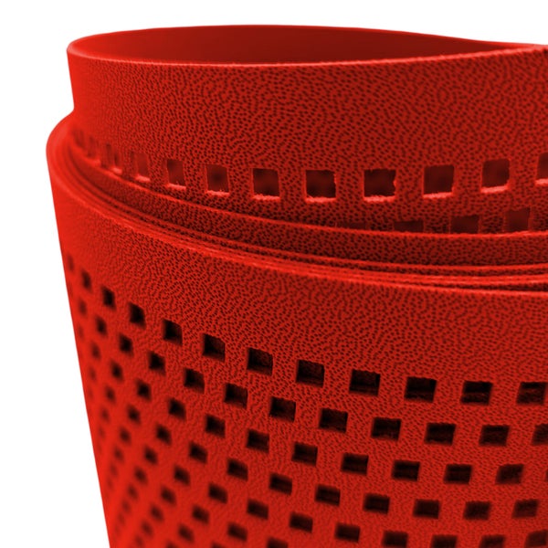 Rote Gummimatte mit quadratischen Löchern