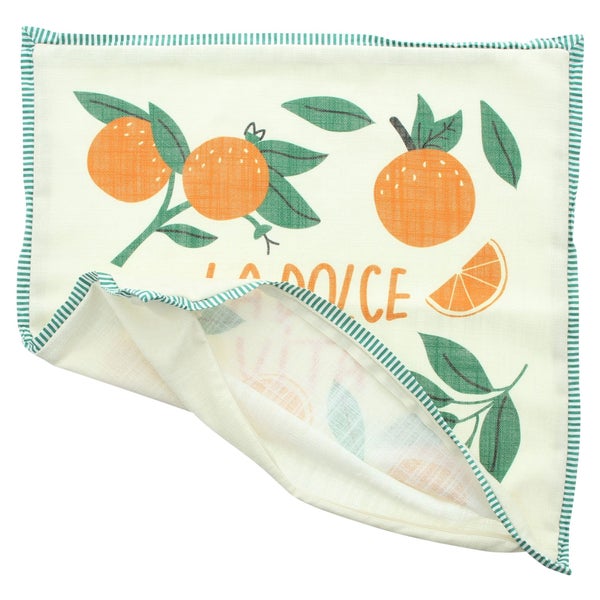 Kissenhülle mit Orangen-Motiv, grünen Blättern, Schriftzug LA DOLCE und gestreiftem Rand.
