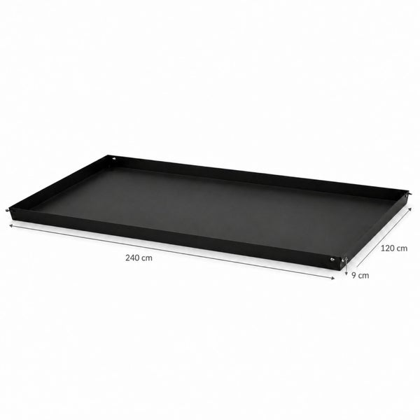 Schwarze Auffangwanne aus Metall, Länge 240 Zentimeter, Breite 120 Zentimeter, Höhe 9 Zentimeter.