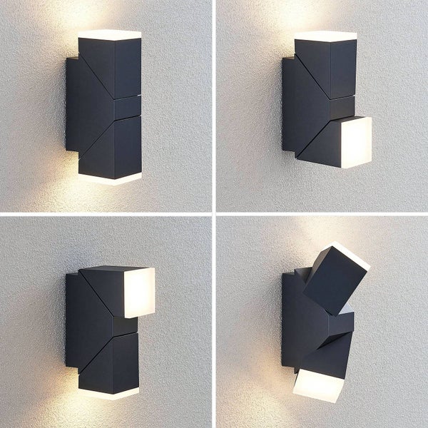 Moderne Außenwandleuchte in Anthrazit mit verstellbaren Lichtauslässen oben und unten an einer grauen Wand.