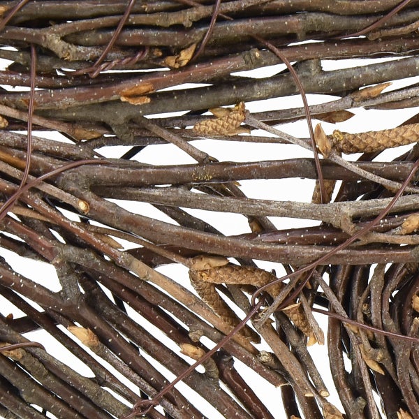 Nahaufnahme eines geflochtenen Kranzes aus Ästen