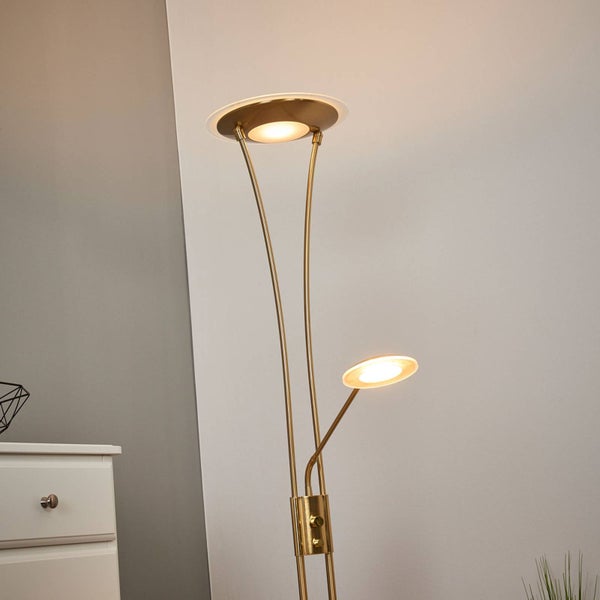 Messingfarbene Stehleuchte Deckenfluter mit verstellbarem Lesearm aus Metall.